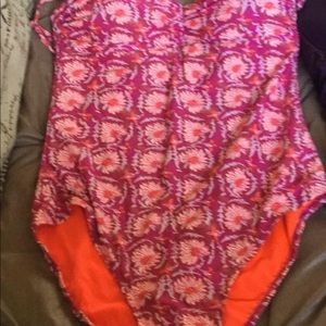 Old navy one piece brand new Swim suit size L